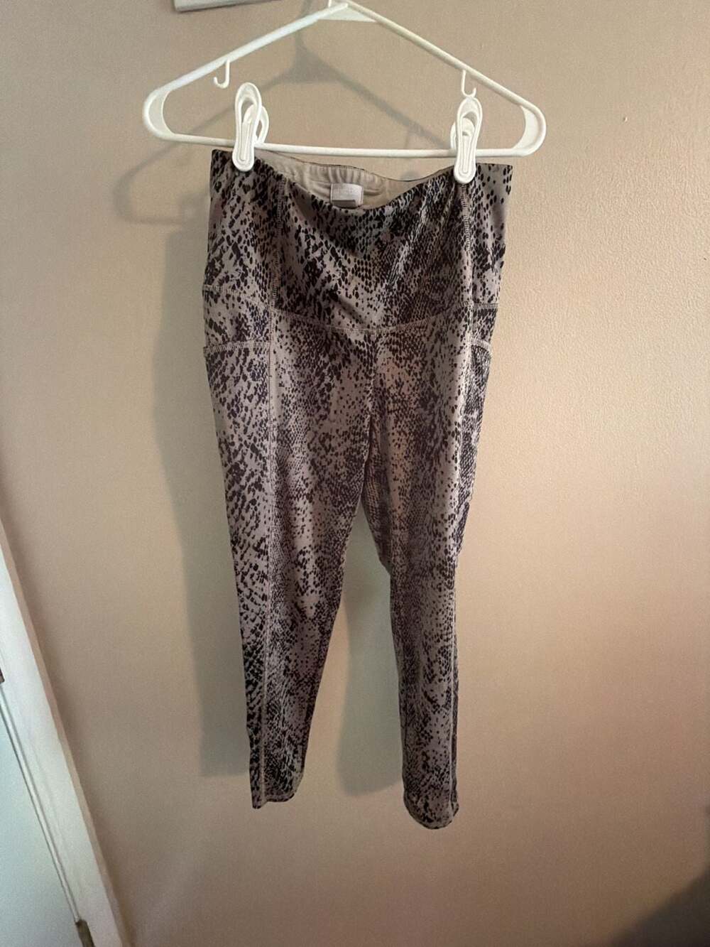 Chico's Zenergy Snake Skin Print Leggings Size 4/6P